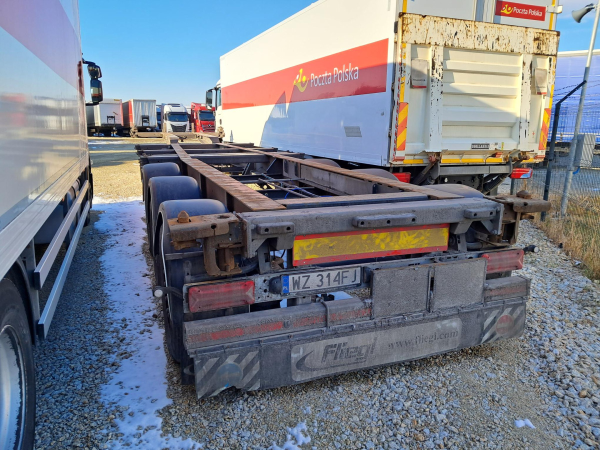 FLIEGL SDS 380 POD KONTENERY - Pótkocsi cserefelépítményes: 3 kép. FLIEGL SDS 380 POD KONTENERY - Pótkocsi cserefelépítményes: 3 kép.