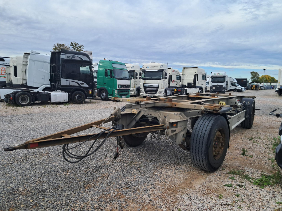 FLIEGL ZWP 180 POD KONTENERY - Pótkocsi cserefelépítményes: 3 kép. FLIEGL ZWP 180 POD KONTENERY - Pótkocsi cserefelépítményes: 3 kép.
