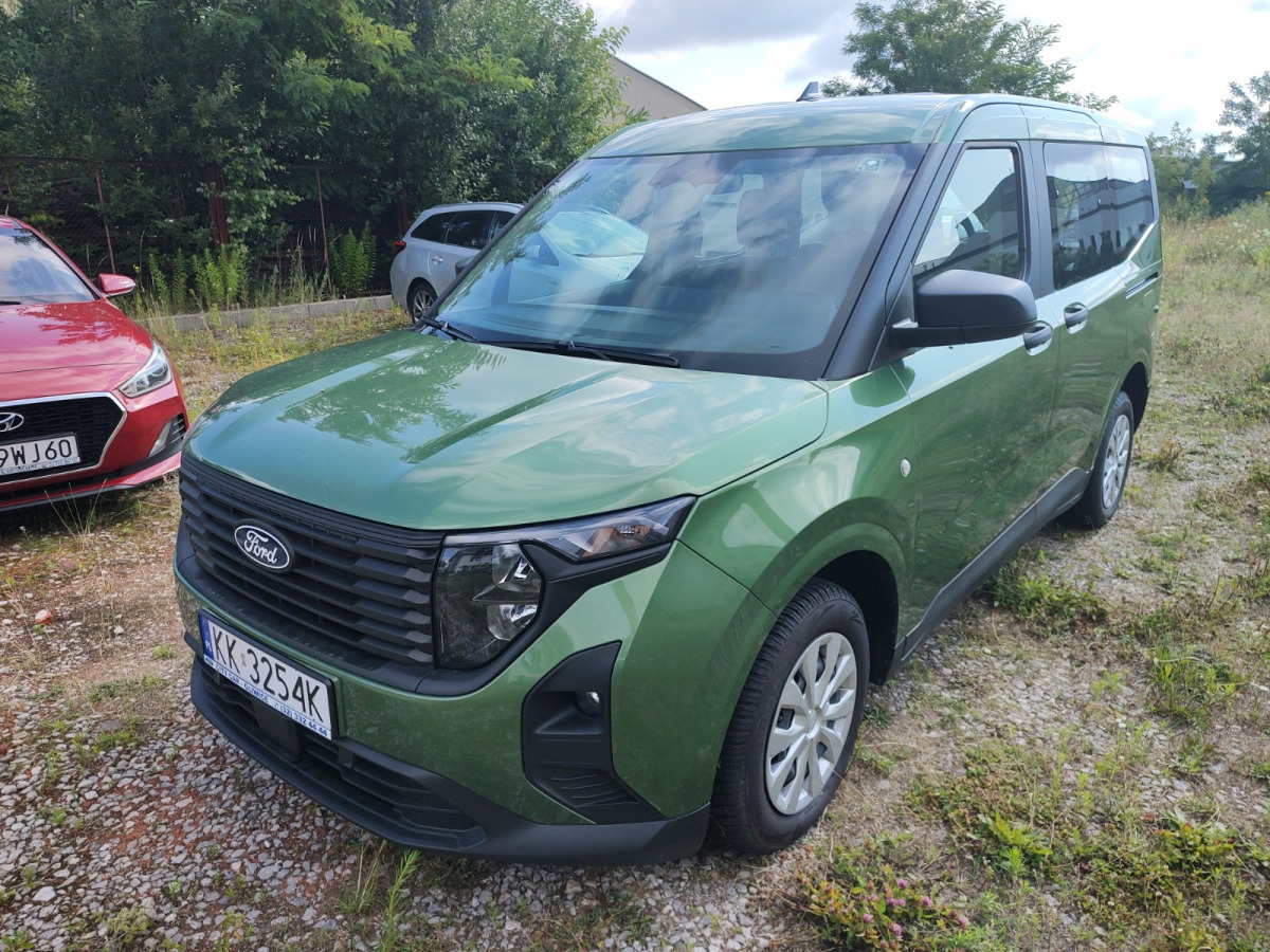 FORD TOURNEO COURIER MINIVAN - Autó: 3 kép. FORD TOURNEO COURIER MINIVAN - Autó: 3 kép.