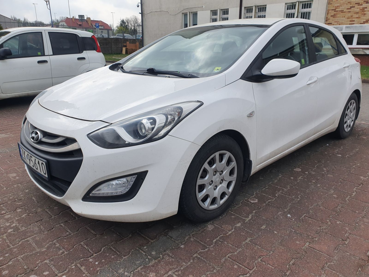 HYUNDAI I30 HATCHBACK - Hatchback: 2 kép. HYUNDAI I30 HATCHBACK - Hatchback: 2 kép.