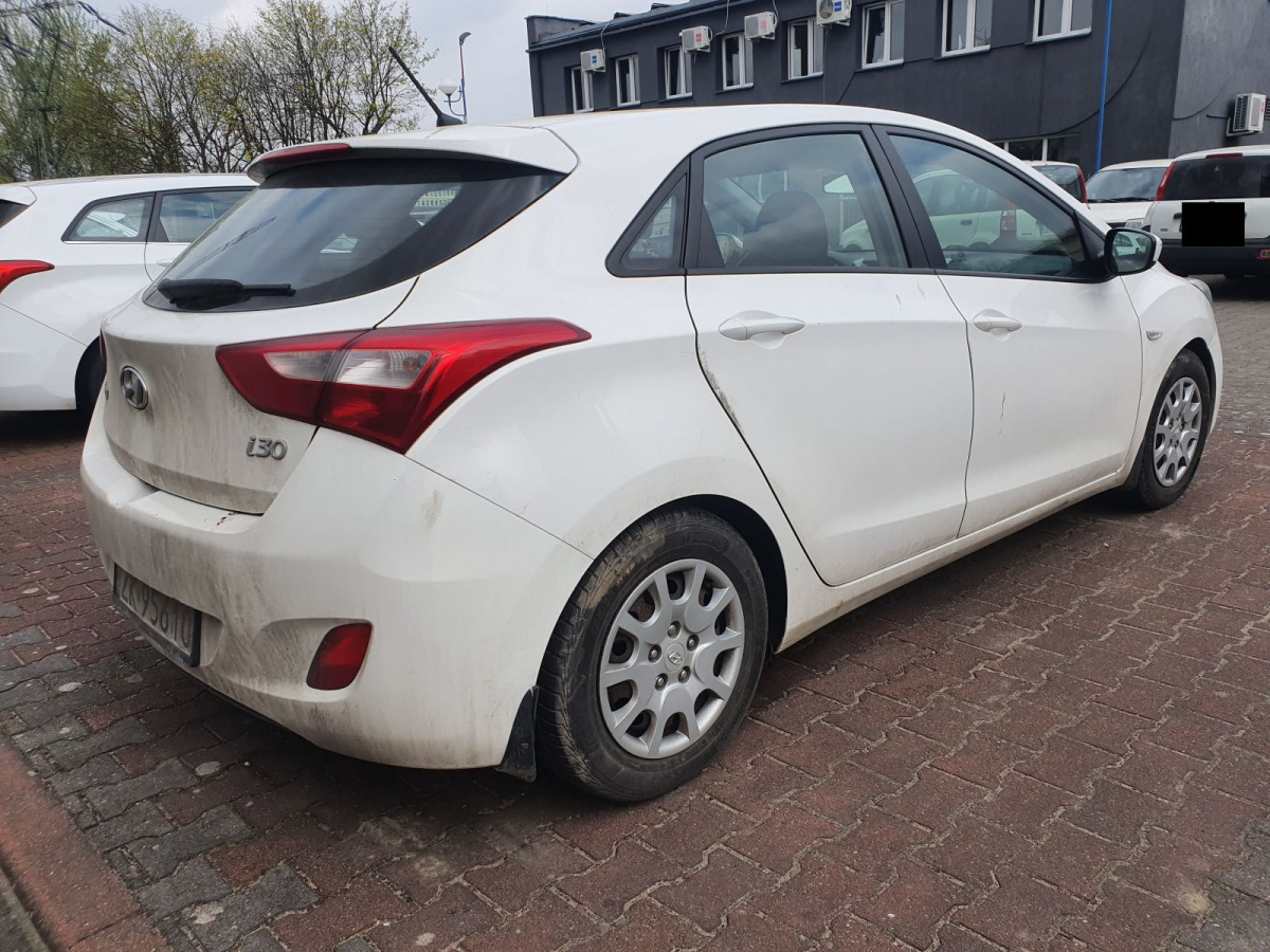 HYUNDAI I30 HATCHBACK - Autó: 4 kép. HYUNDAI I30 HATCHBACK - Autó: 4 kép.