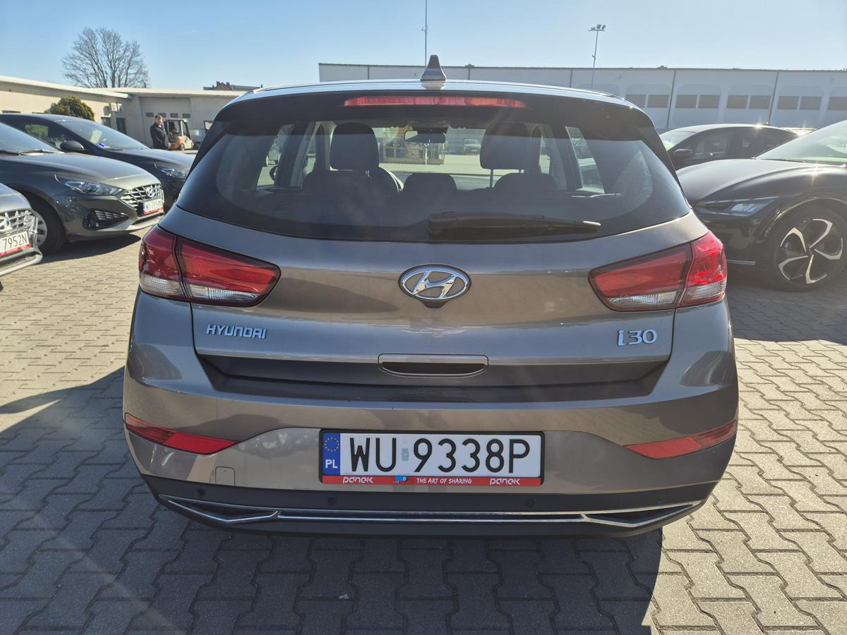 HYUNDAI I30 HATCHBACK - Hatchback: 5 kép. HYUNDAI I30 HATCHBACK - Hatchback: 5 kép.