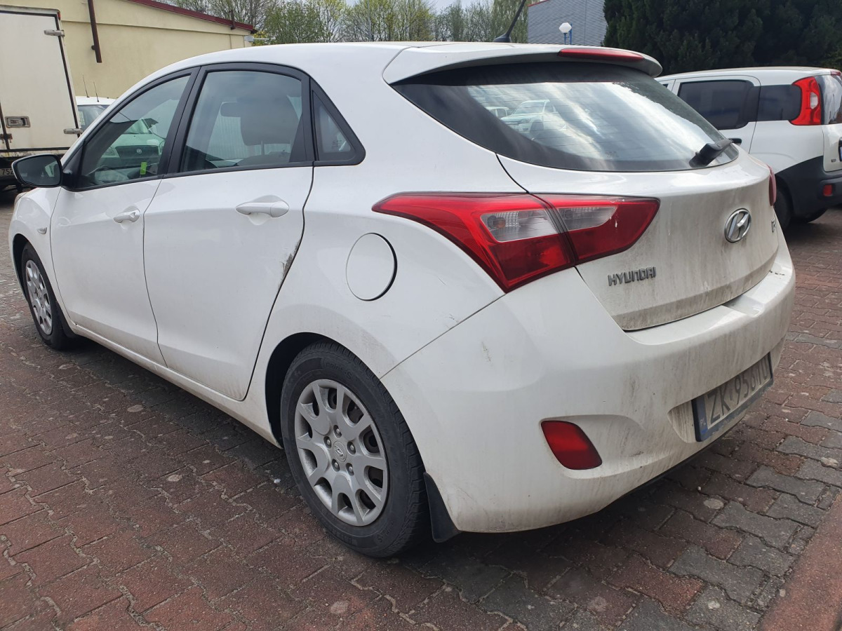HYUNDAI I30 HATCHBACK - Hatchback: 3 kép. HYUNDAI I30 HATCHBACK - Hatchback: 3 kép.