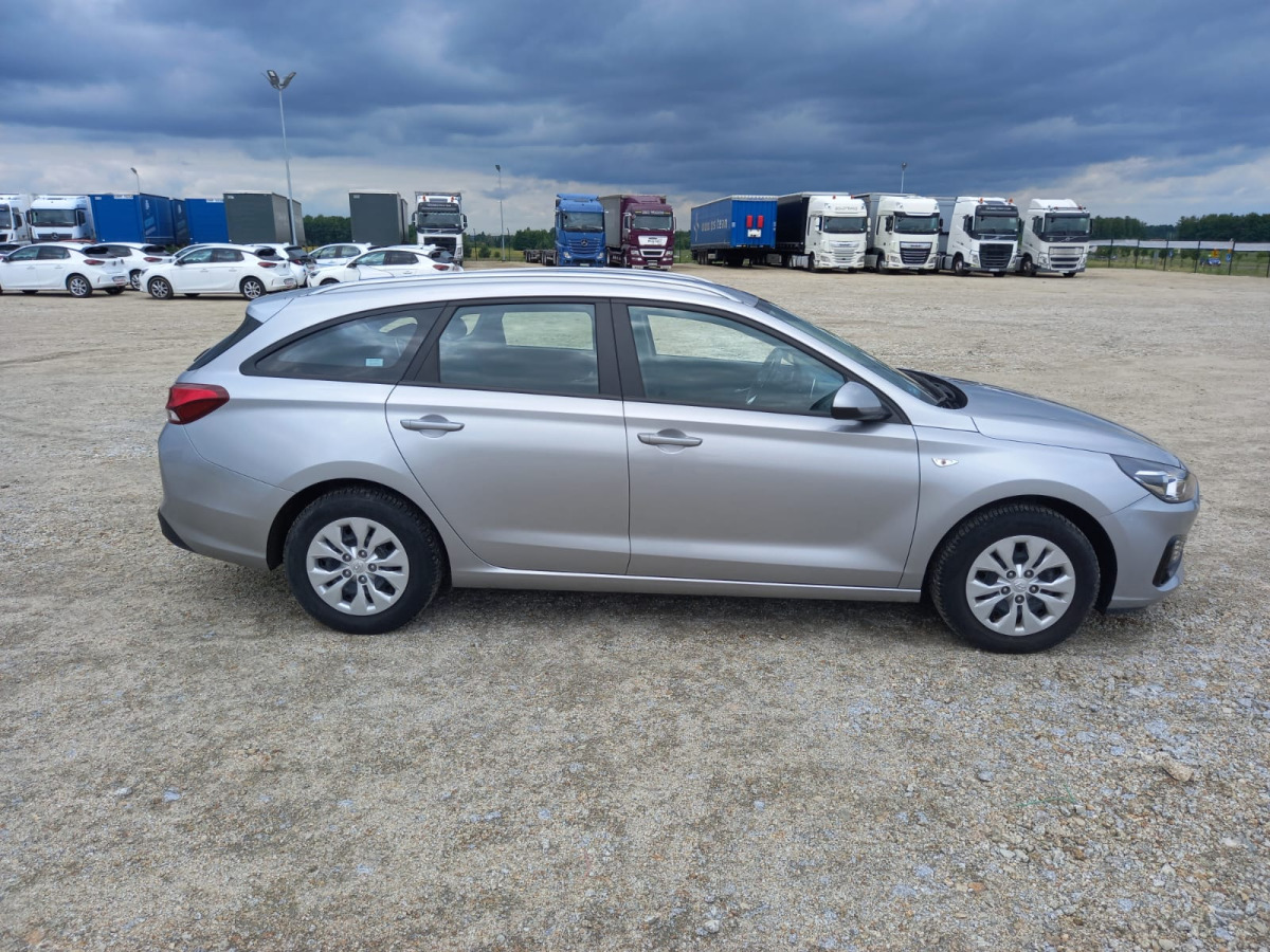 HYUNDAI I30 KOMBI - Autó: 4 kép. HYUNDAI I30 KOMBI - Autó: 4 kép.