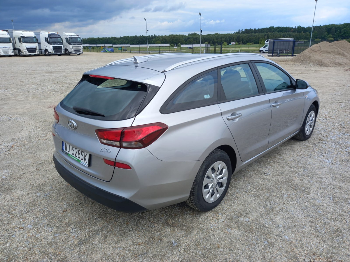 HYUNDAI I30 KOMBI - Autó: 5 kép. HYUNDAI I30 KOMBI - Autó: 5 kép.