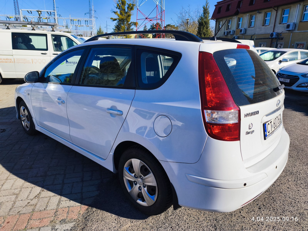 HYUNDAI I30 KOMBI - Autó: 4 kép. HYUNDAI I30 KOMBI - Autó: 4 kép.