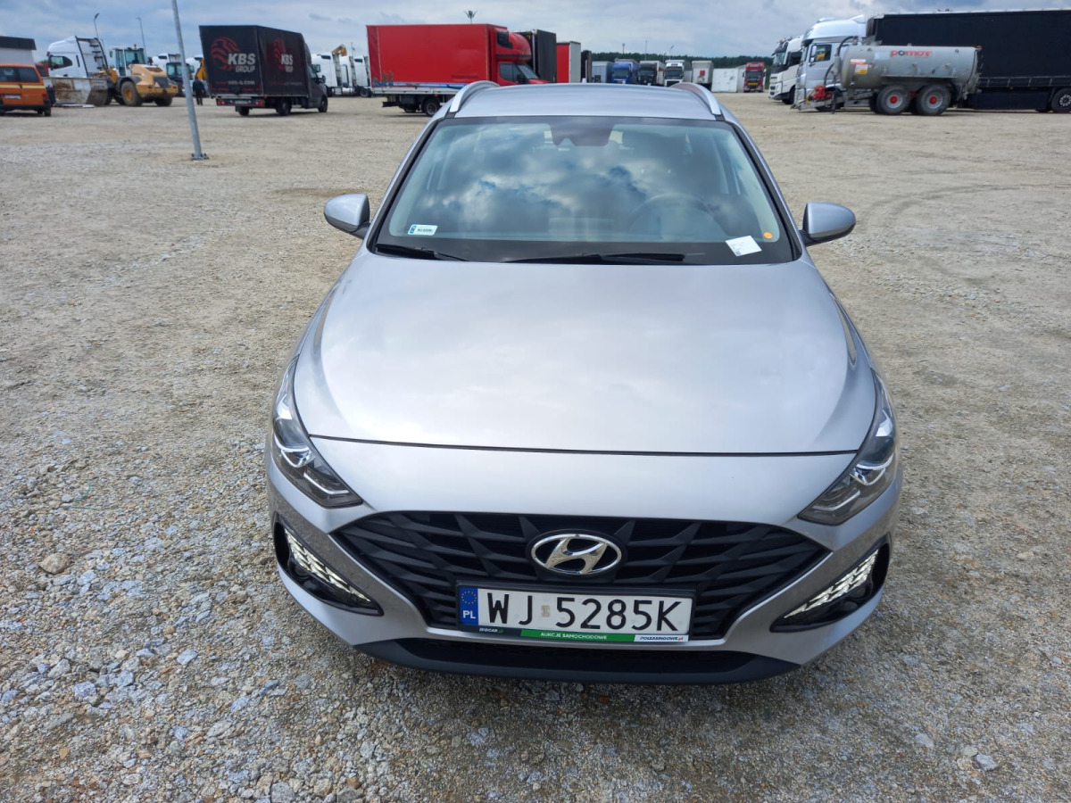 HYUNDAI I30 KOMBI - Autó: 2 kép. HYUNDAI I30 KOMBI - Autó: 2 kép.