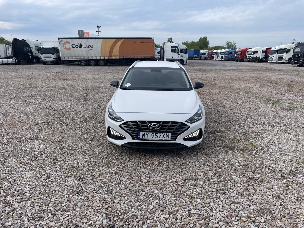 HYUNDAI I30 KOMBI - Autó: 3 kép. HYUNDAI I30 KOMBI - Autó: 3 kép.