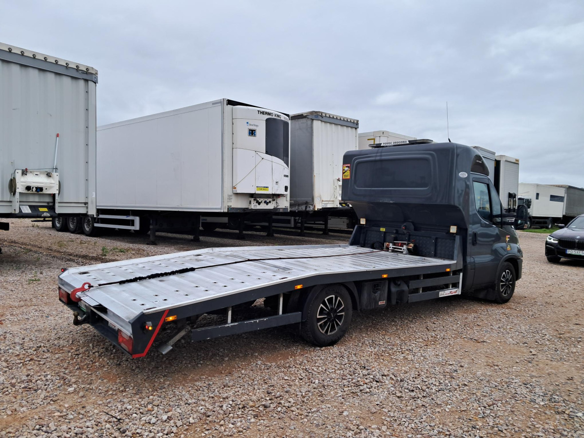 IVECO 35S18 AUTOLAWETA - Vontató: 4 kép. IVECO 35S18 AUTOLAWETA - Vontató: 4 kép.