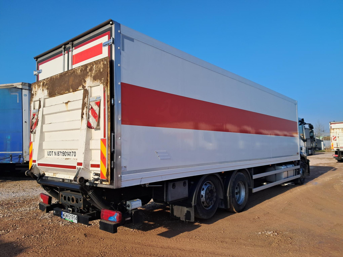 IVECO AD260SY/P KONTENER Z WINDĄ - Dobozos felépítményű teherautó: 4 kép. IVECO AD260SY/P KONTENER Z WINDĄ - Dobozos felépítményű teherautó: 4 kép.