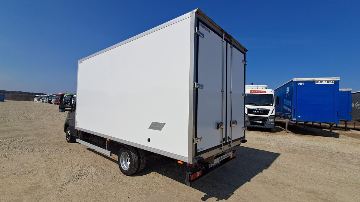IVECO DAILY 50C18 CHŁODNIA Z AGREGATEM - Hűtős teherautó: 5 kép. IVECO DAILY 50C18 CHŁODNIA Z AGREGATEM - Hűtős teherautó: 5 kép.