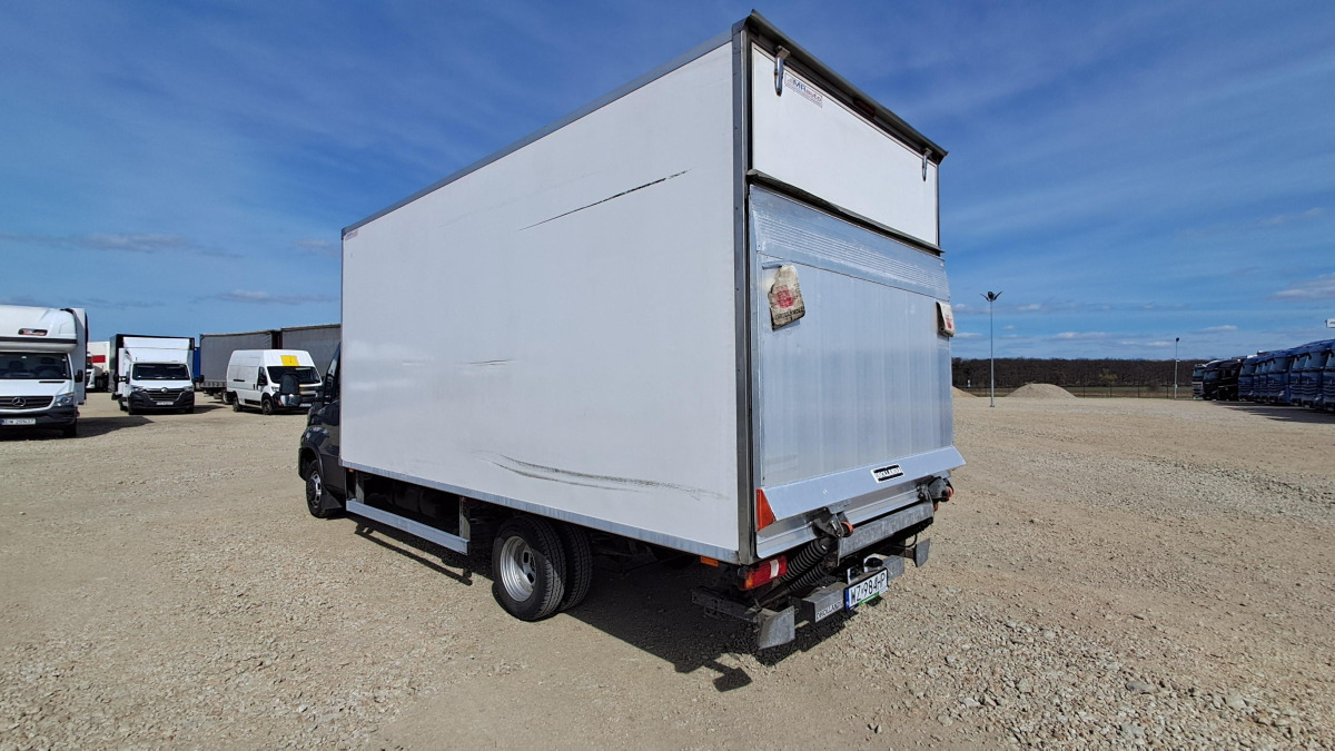 IVECO DAILY 50C18 KONTENER Z WINDĄ - Dobozos kisteherautó: 5 kép. IVECO DAILY 50C18 KONTENER Z WINDĄ - Dobozos kisteherautó: 5 kép.