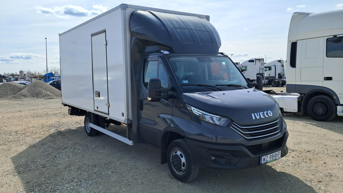 IVECO DAILY 50C18 KONTENER Z WINDĄ - Dobozos kisteherautó: 1 kép. IVECO DAILY 50C18 KONTENER Z WINDĄ - Dobozos kisteherautó: 1 kép.