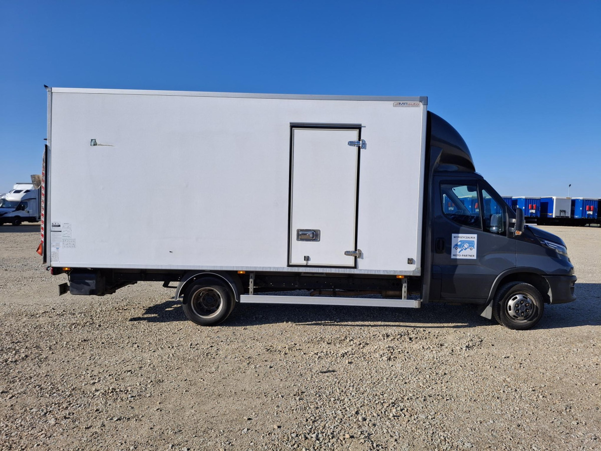 IVECO DAILY 50C18 KONTENER Z WINDĄ - Dobozos felépítményű teherautó: 4 kép. IVECO DAILY 50C18 KONTENER Z WINDĄ - Dobozos felépítményű teherautó: 4 kép.
