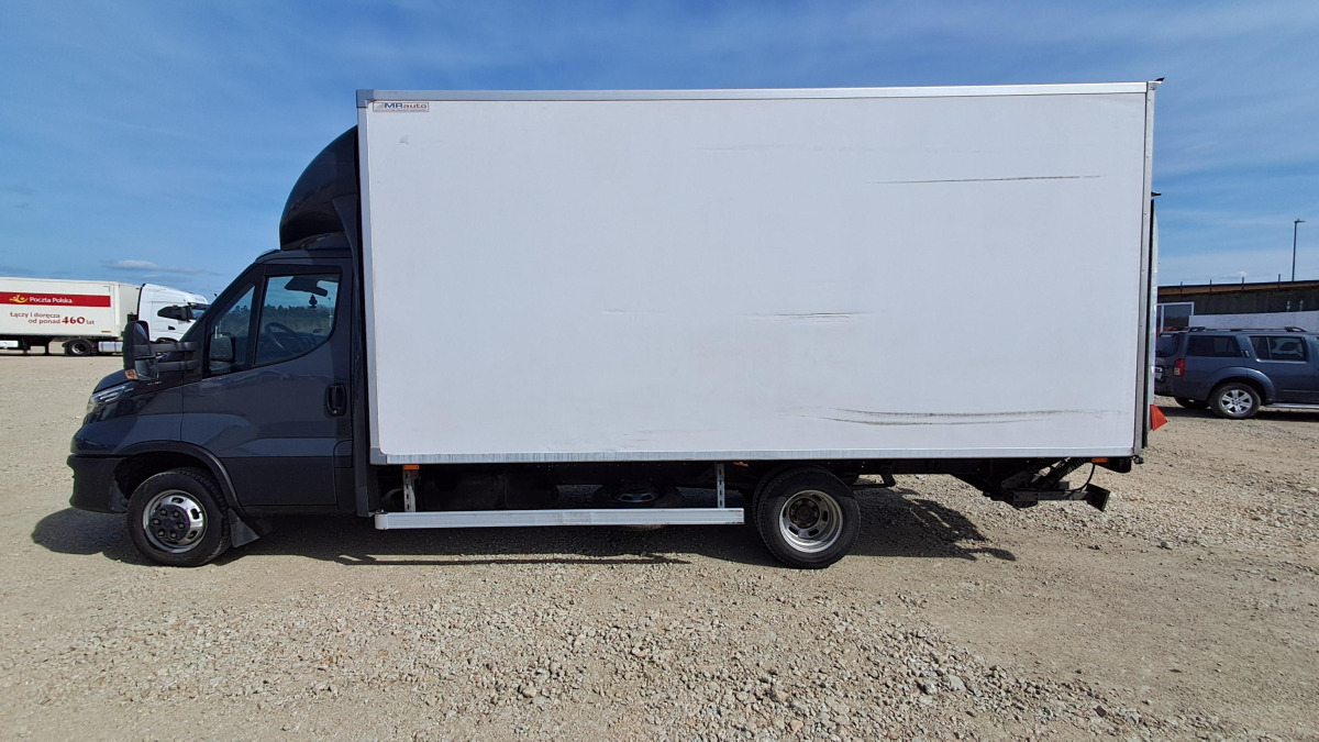 IVECO DAILY 50C18 KONTENER Z WINDĄ - Dobozos kisteherautó: 4 kép. IVECO DAILY 50C18 KONTENER Z WINDĄ - Dobozos kisteherautó: 4 kép.