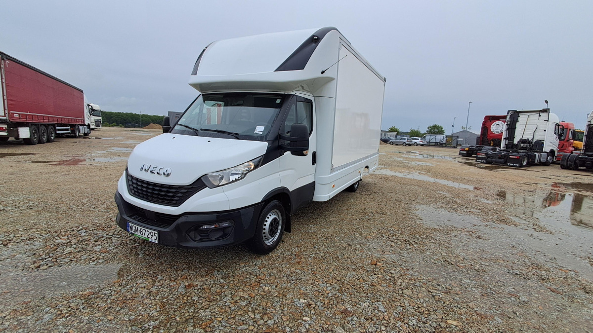 IVECO DAILY KONTENER - Dobozos kisteherautó: 3 kép. IVECO DAILY KONTENER - Dobozos kisteherautó: 3 kép.