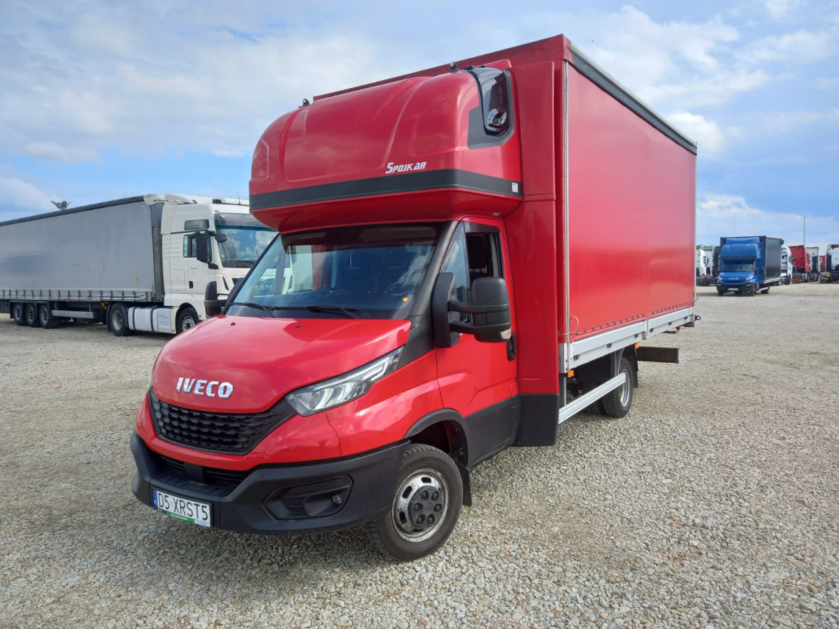 IVECO/JUSAM STANISŁAWJURKOWSKI 50C18/JU06 PLANDEKA - Ponyvás kisteherautó: 3 kép. IVECO/JUSAM STANISŁAWJURKOWSKI 50C18/JU06 PLANDEKA - Ponyvás kisteherautó: 3 kép.