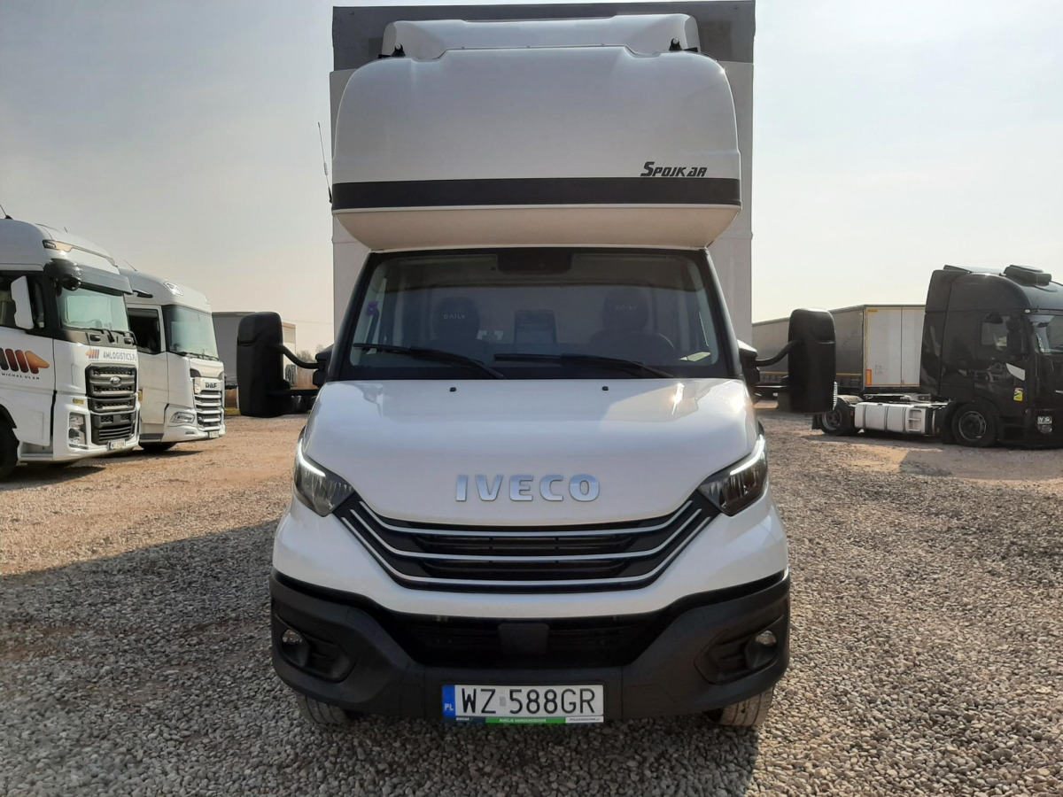 IVECO/JUSAM STANISŁAWJURKOWSKI 70C18/JU06 PLANDEKA Z WINDĄ - Ponyvás kisteherautó: 3 kép. IVECO/JUSAM STANISŁAWJURKOWSKI 70C18/JU06 PLANDEKA Z WINDĄ - Ponyvás kisteherautó: 3 kép.