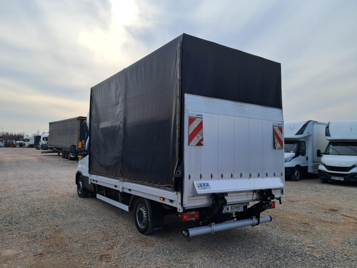 IVECO PLANDEKA Z WINDĄ - Ponyvás kisteherautó: 4 kép. IVECO PLANDEKA Z WINDĄ - Ponyvás kisteherautó: 4 kép.