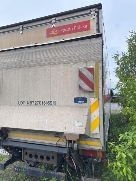IVECO STRALIS KONTENER - Dobozos felépítményű teherautó: 3 kép. IVECO STRALIS KONTENER - Dobozos felépítményű teherautó: 3 kép.