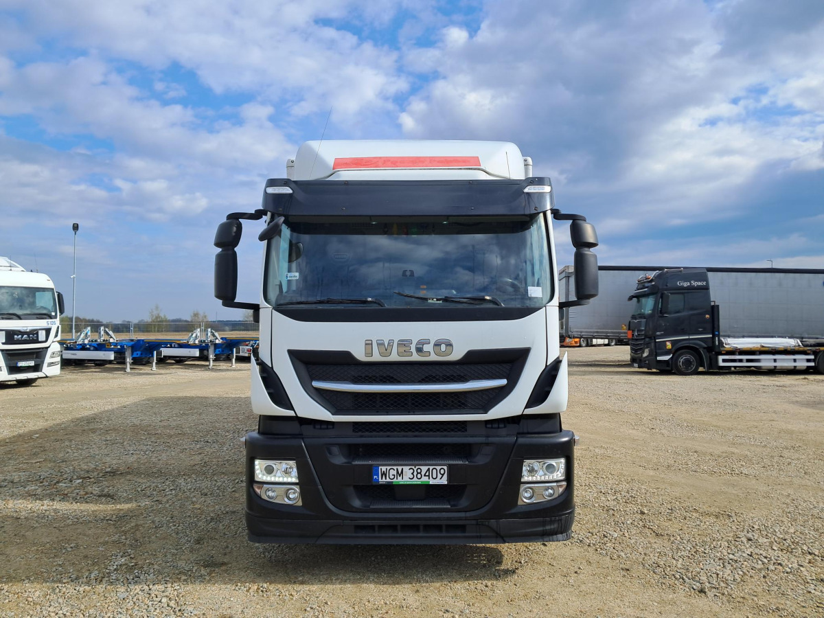 IVECO STRALIS KONTENER Z WINDĄ - Dobozos felépítményű teherautó: 2 kép. IVECO STRALIS KONTENER Z WINDĄ - Dobozos felépítményű teherautó: 2 kép.