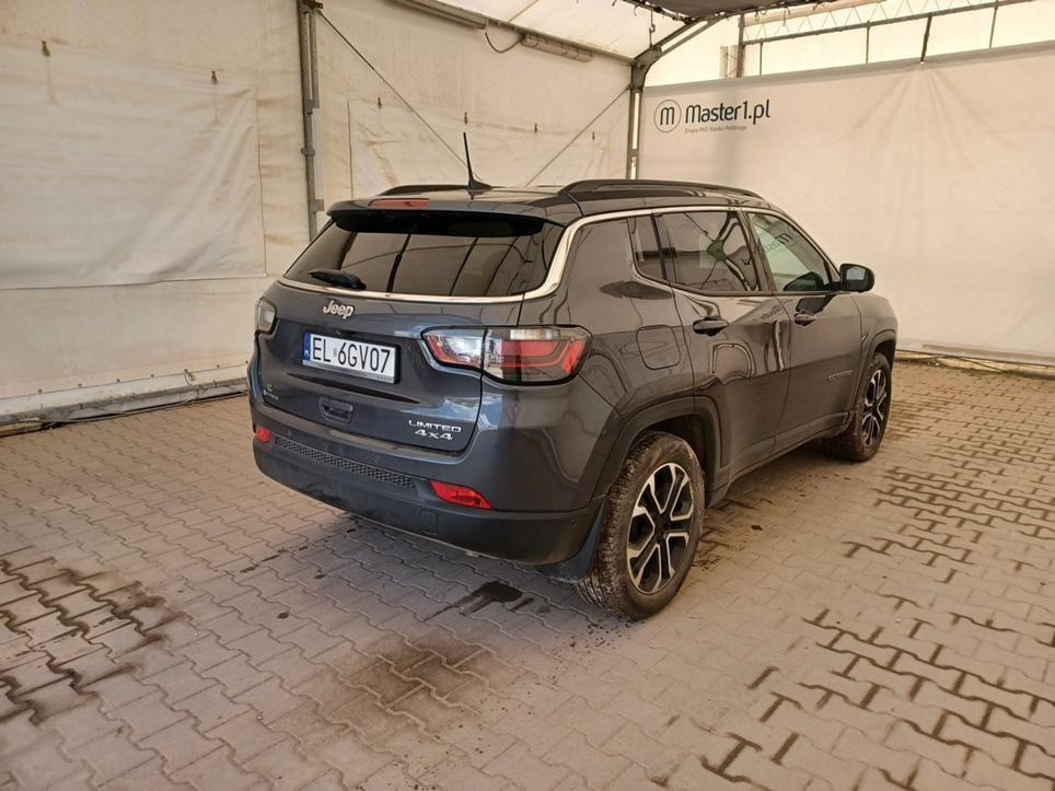 JEEP COMPASS SUV - Terepjáró/ SUV: 4 kép. JEEP COMPASS SUV - Terepjáró/ SUV: 4 kép.