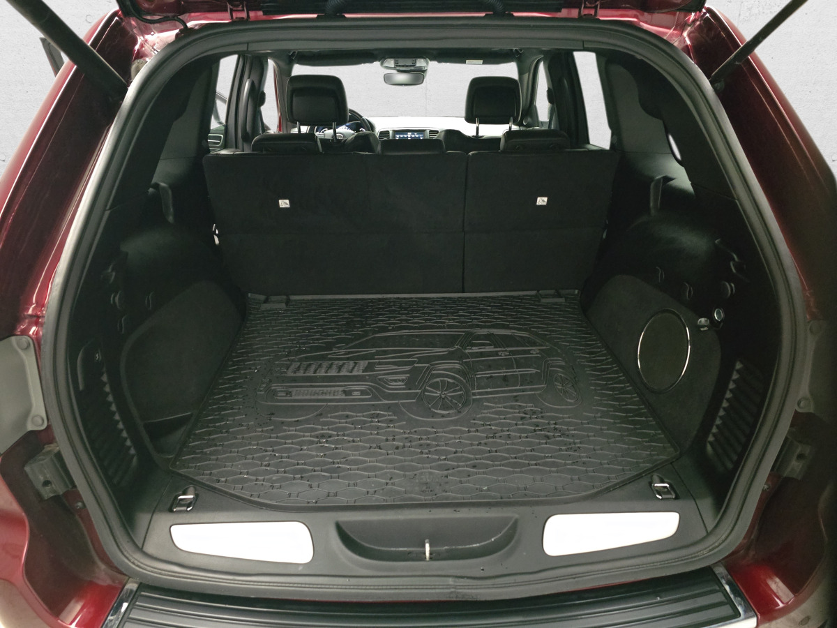 Terepjáró/ SUV JEEP GRAND-CHEROKEE SUV: 14 kép.