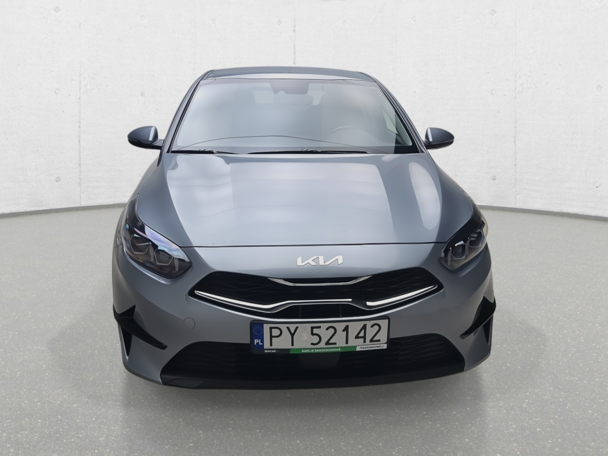 KIA CEED HATCHBACK - Autó: 4 kép. KIA CEED HATCHBACK - Autó: 4 kép.