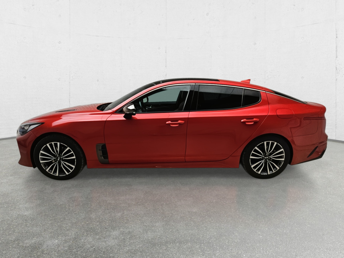 KIA STINGER LIFTBACK - Autó: 5 kép. KIA STINGER LIFTBACK - Autó: 5 kép.