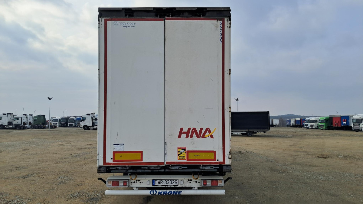 KRONE SD KURTYNOWA - Ponyvás pótkocsi: 4 kép. KRONE SD KURTYNOWA - Ponyvás pótkocsi: 4 kép.