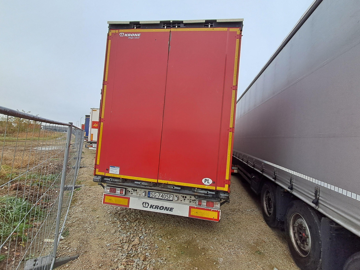 KRONE SD PLANDEKA/FIRANA - Ponyvás pótkocsi: 2 kép. KRONE SD PLANDEKA/FIRANA - Ponyvás pótkocsi: 2 kép.
