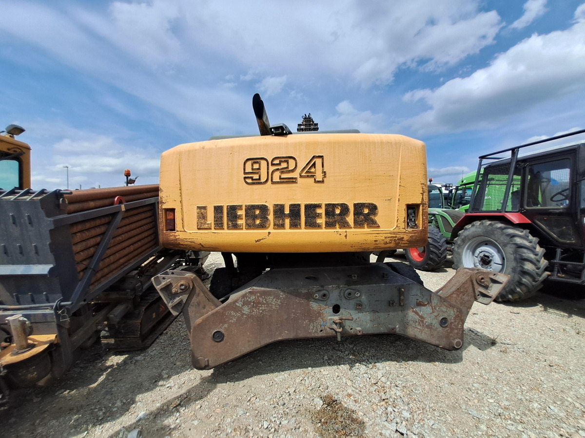 Koparka kołowa – LIEBHERR A 924 C LITRONIC – 2011 – 20 177 h – prace ziemne - Hulladék kotró: 4 kép. Koparka kołowa – LIEBHERR A 924 C LITRONIC – 2011 – 20 177 h – prace ziemne - Hulladék kotró: 4 kép.