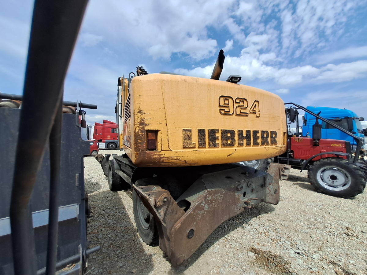 Koparka kołowa – LIEBHERR A 924 C LITRONIC – 2011 – 20 177 h – prace ziemne - Hulladék kotró: 3 kép. Koparka kołowa – LIEBHERR A 924 C LITRONIC – 2011 – 20 177 h – prace ziemne - Hulladék kotró: 3 kép.