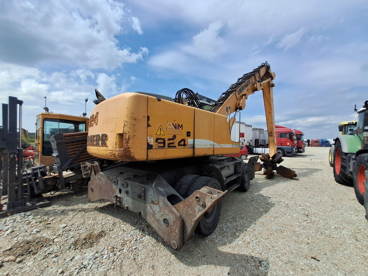 Koparka kołowa – LIEBHERR A 924 C LITRONIC – 2011 – 20 177 h – prace ziemne - Hulladék kotró: 5 kép. Koparka kołowa – LIEBHERR A 924 C LITRONIC – 2011 – 20 177 h – prace ziemne - Hulladék kotró: 5 kép.