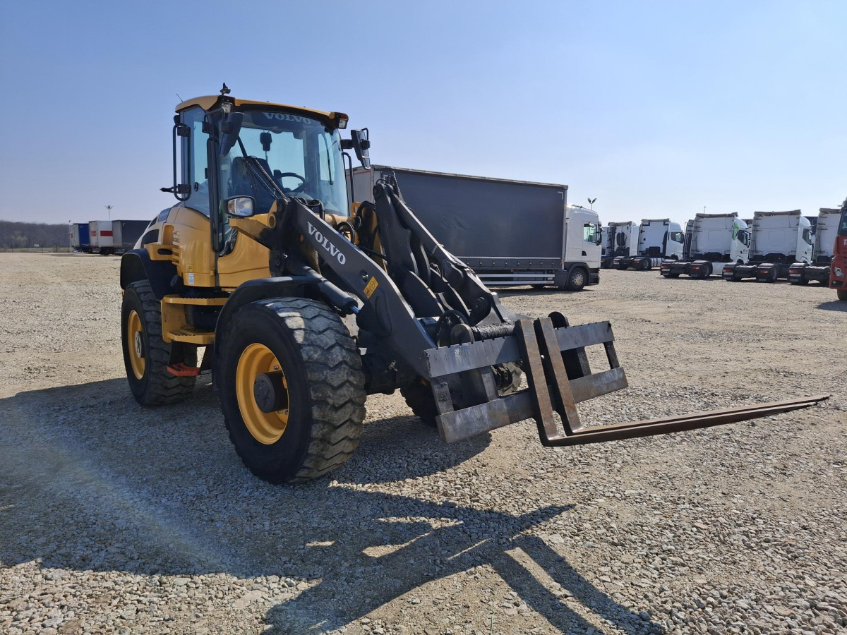Ładowarka kołowa VOLVO L45H - 2023 - 7858 mth - 75 kW - Gumikerekes homlokrakodó: 1 kép. Ładowarka kołowa VOLVO L45H - 2023 - 7858 mth - 75 kW - Gumikerekes homlokrakodó: 1 kép.