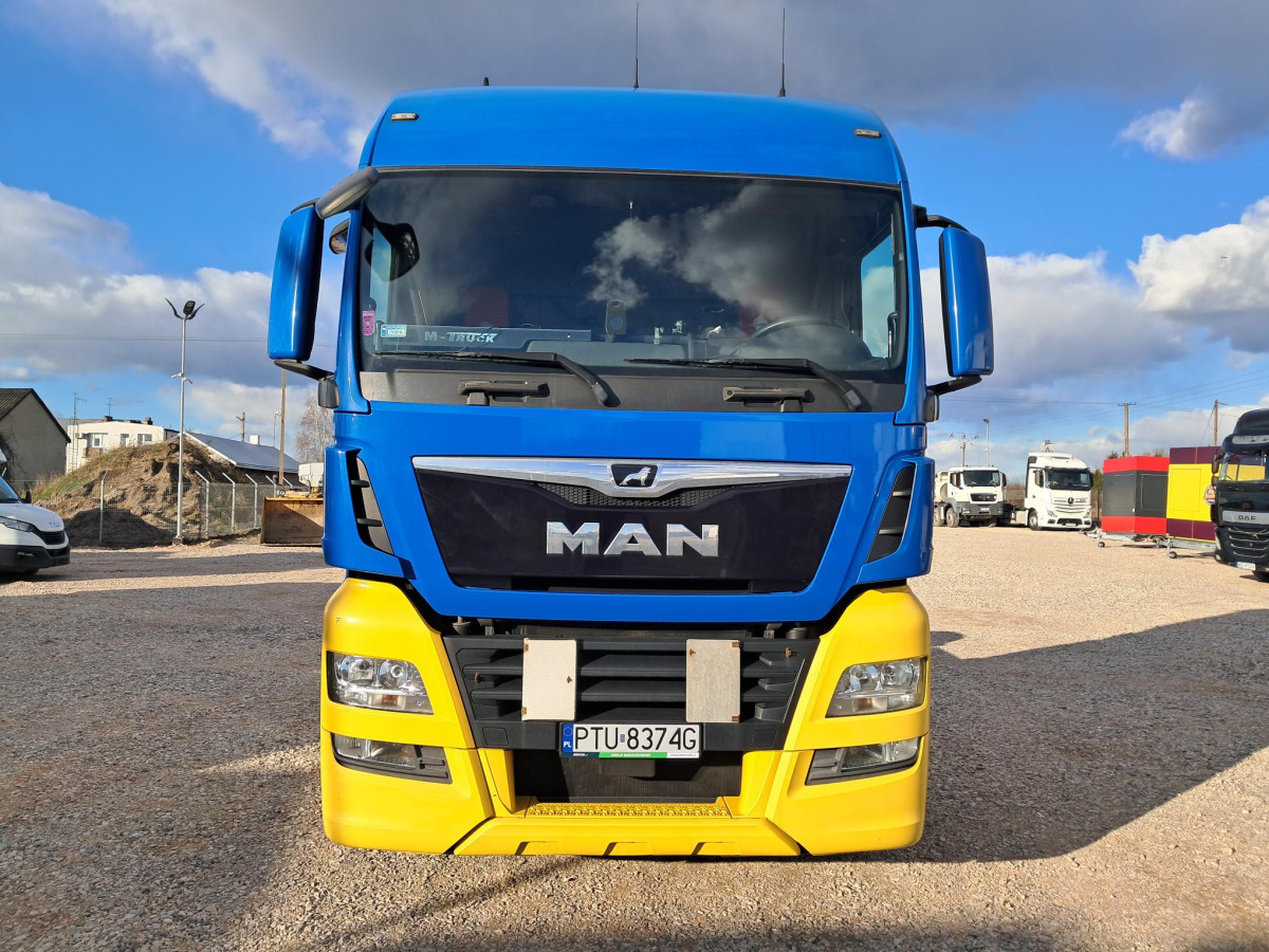 MAN TGX 26.460 BDF - Cserefelépítményes teherautó: 2 kép. MAN TGX 26.460 BDF - Cserefelépítményes teherautó: 2 kép.