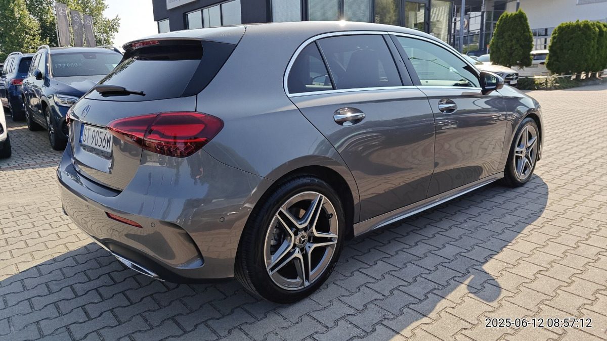 MERCEDES BENZ A 200 HATCHBACK - Hatchback: 4 kép. MERCEDES BENZ A 200 HATCHBACK - Hatchback: 4 kép.