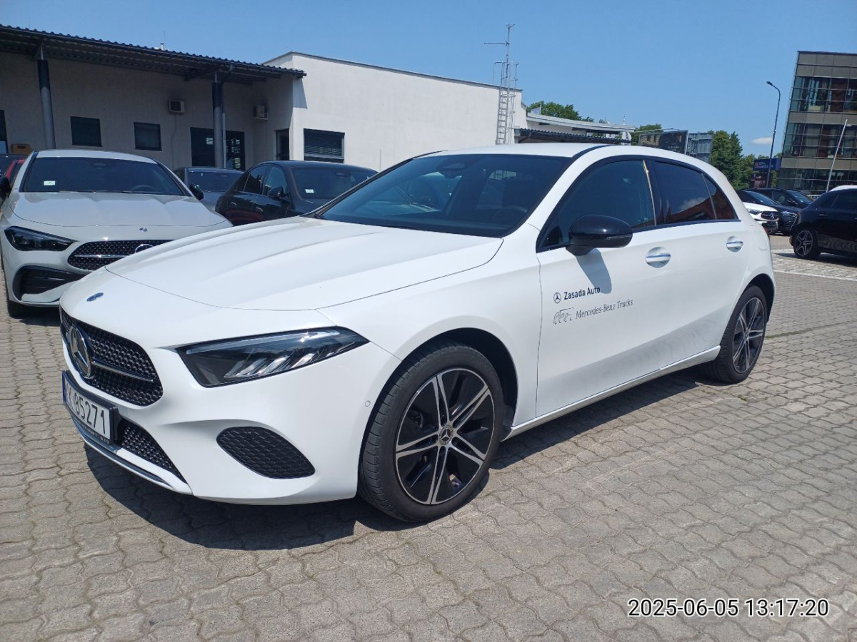 MERCEDES BENZ A 250 HATCHBACK - Hatchback: 2 kép. MERCEDES BENZ A 250 HATCHBACK - Hatchback: 2 kép.