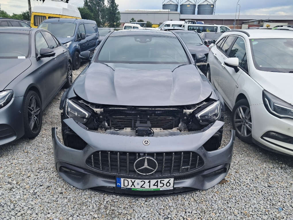 MERCEDES BENZ AMG E63S SEDAN - Szedán: 2 kép. MERCEDES BENZ AMG E63S SEDAN - Szedán: 2 kép.