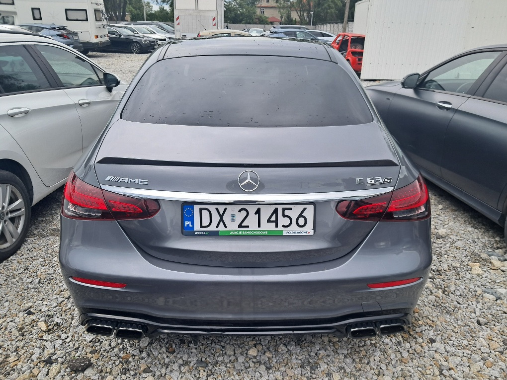 MERCEDES BENZ AMG E63S SEDAN - Szedán: 5 kép. MERCEDES BENZ AMG E63S SEDAN - Szedán: 5 kép.