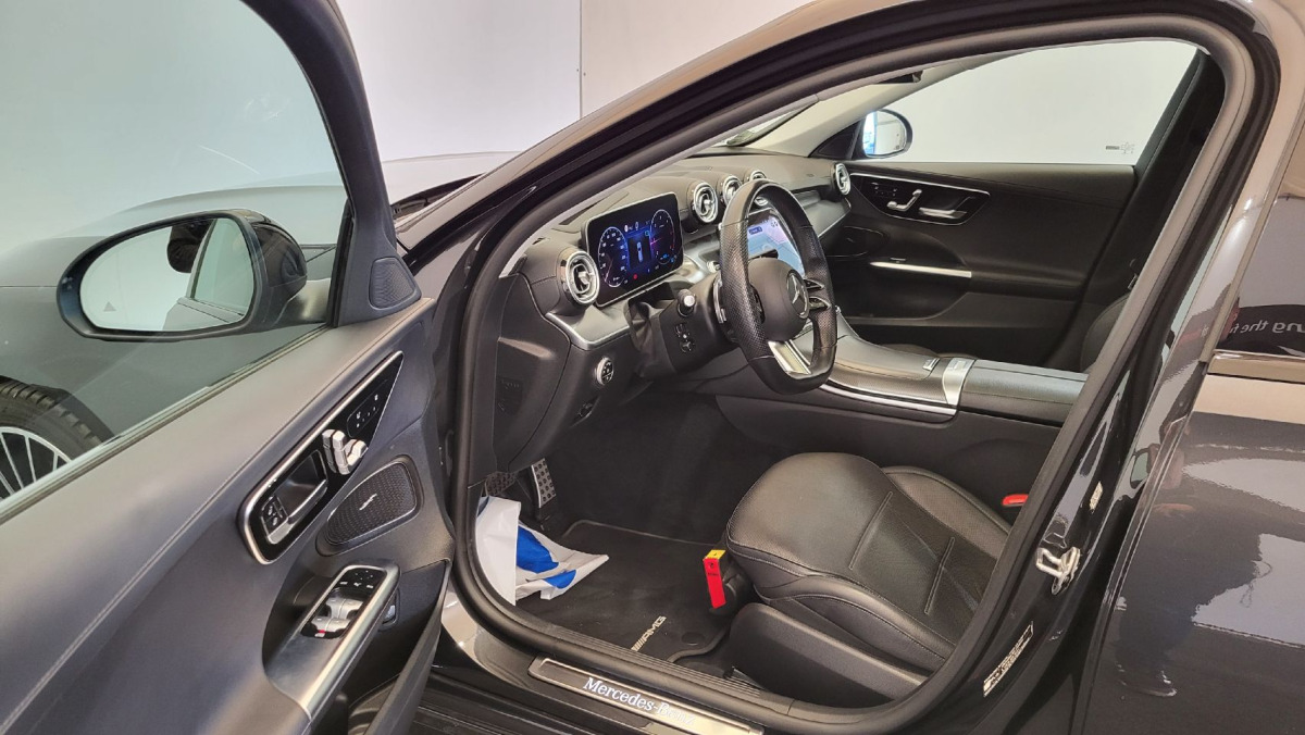 MERCEDES BENZ C 220 D KOMBI - Autó: 5 kép. MERCEDES BENZ C 220 D KOMBI - Autó: 5 kép.