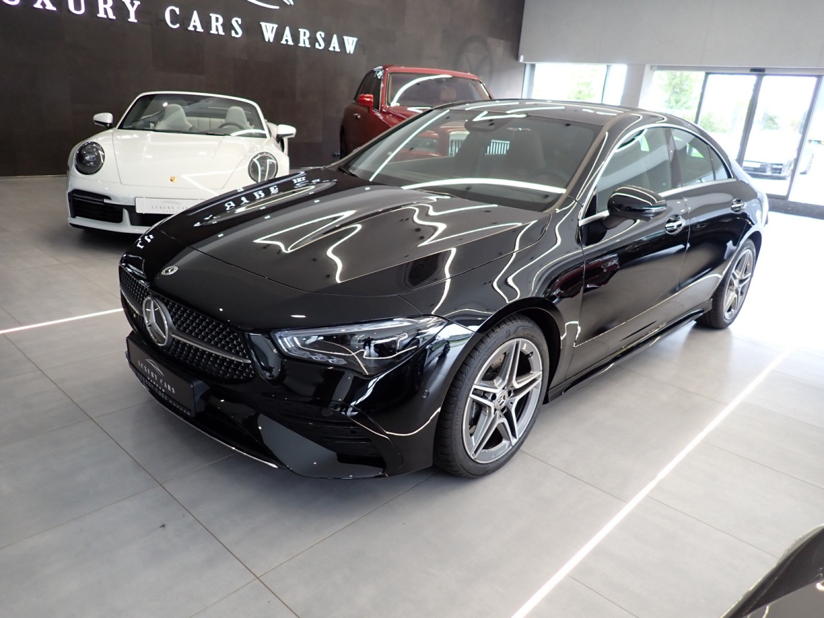MERCEDES BENZ CLA 200 SEDAN - Szedán: 2 kép. MERCEDES BENZ CLA 200 SEDAN - Szedán: 2 kép.
