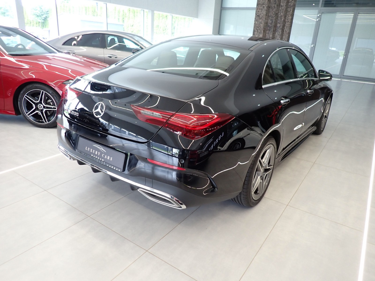 MERCEDES BENZ CLA 200 SEDAN - Szedán: 3 kép. MERCEDES BENZ CLA 200 SEDAN - Szedán: 3 kép.