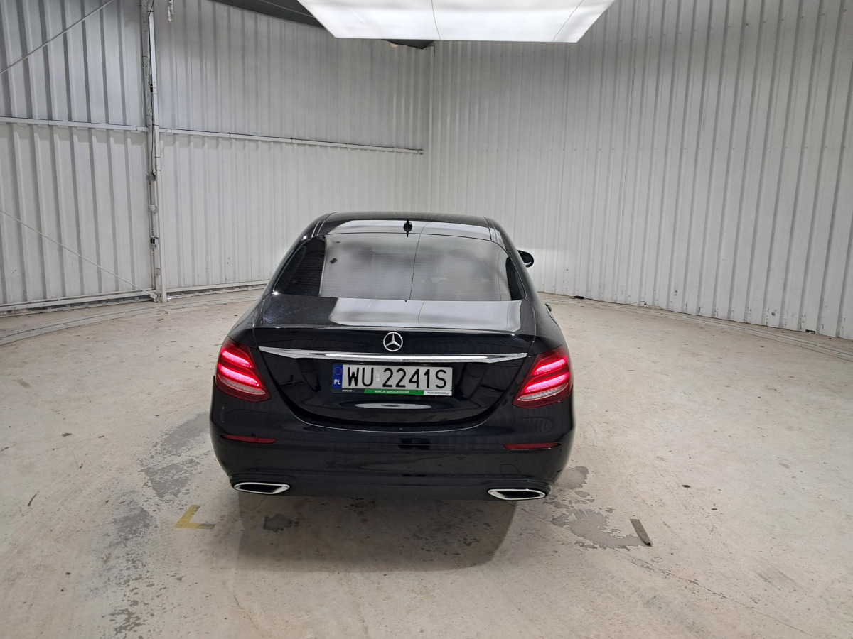 MERCEDES BENZ E 200 D SEDAN - Autó: 5 kép. MERCEDES BENZ E 200 D SEDAN - Autó: 5 kép.
