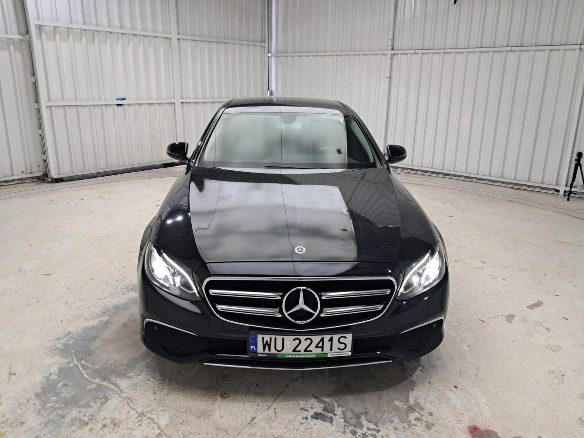 MERCEDES BENZ E 200 D SEDAN - Autó: 2 kép. MERCEDES BENZ E 200 D SEDAN - Autó: 2 kép.