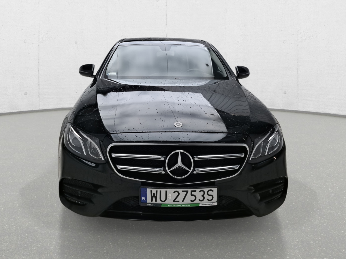 MERCEDES BENZ E 200 D SEDAN - Szedán: 3 kép. MERCEDES BENZ E 200 D SEDAN - Szedán: 3 kép.