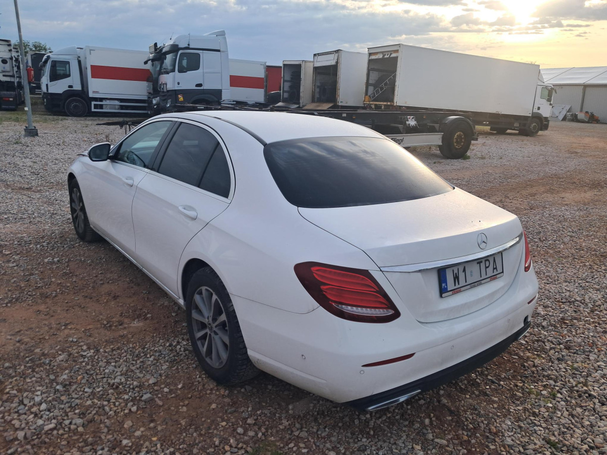 MERCEDES BENZ E 220 D 4MATIC SEDAN - Szedán: 4 kép. MERCEDES BENZ E 220 D 4MATIC SEDAN - Szedán: 4 kép.