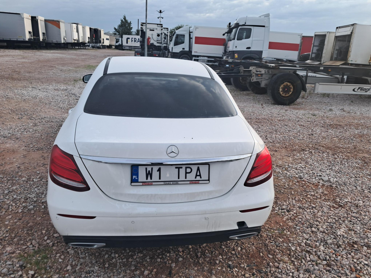 MERCEDES BENZ E 220 D 4MATIC SEDAN - Szedán: 5 kép. MERCEDES BENZ E 220 D 4MATIC SEDAN - Szedán: 5 kép.