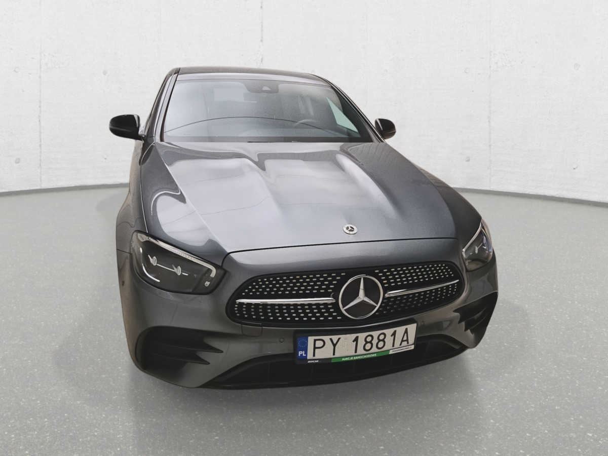 MERCEDES BENZ E 220 D 4MATIC SEDAN - Szedán: 3 kép. MERCEDES BENZ E 220 D 4MATIC SEDAN - Szedán: 3 kép.