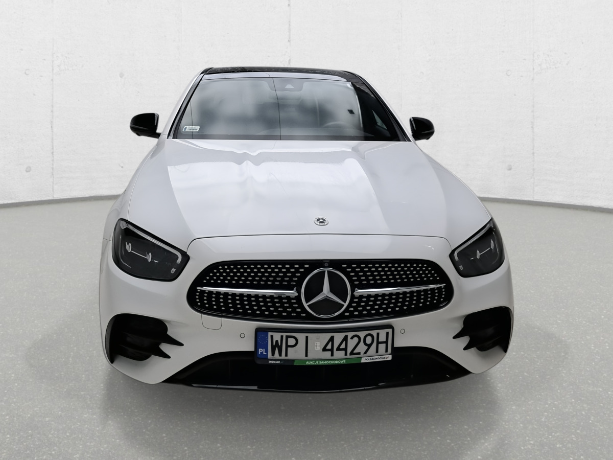 MERCEDES BENZ E 220 D 4MATIC SEDAN - Szedán: 3 kép. MERCEDES BENZ E 220 D 4MATIC SEDAN - Szedán: 3 kép.